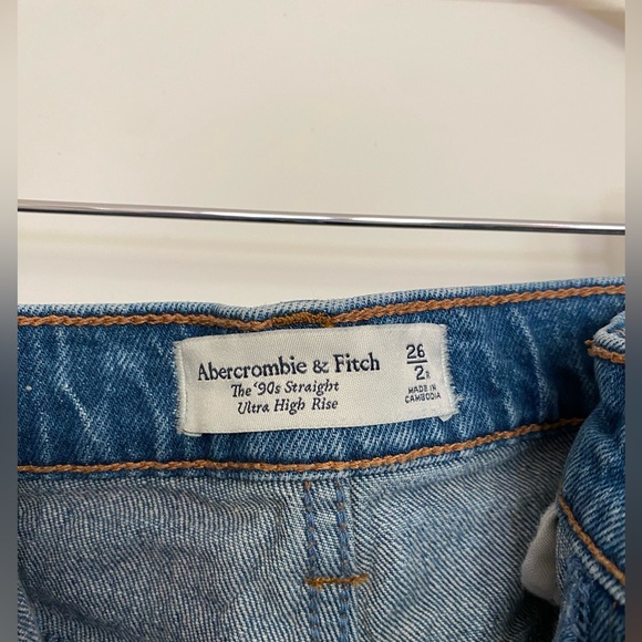 NWOT 90’s Straight Ultra High-Rise Abercrombie & Fitch Jeans - Picture 2 of 5